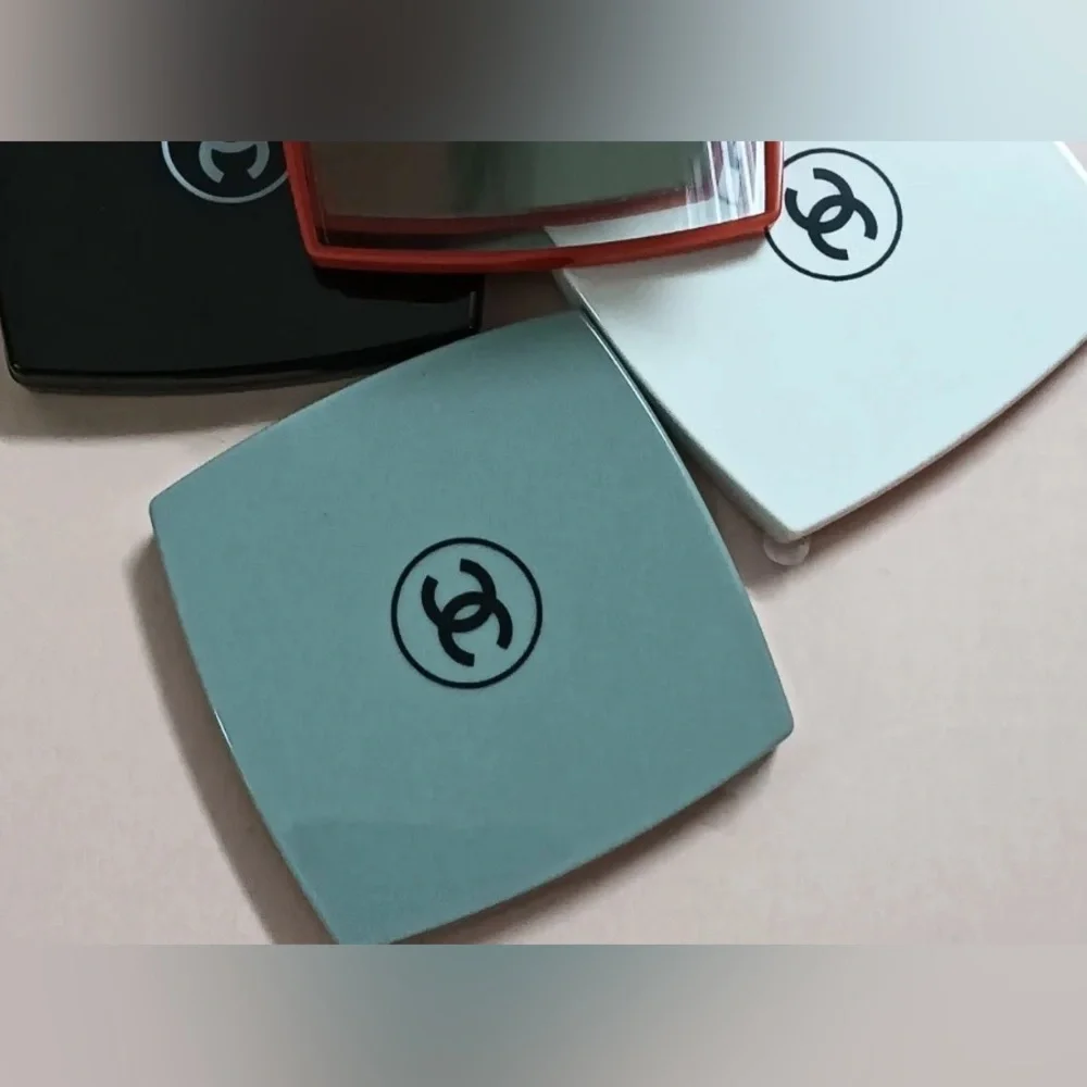 CHANEL DUAL COMPACT MIRROR - LIMITED STOCK SAGE GREEN WITH BOX/VELVET DUSTBAG - Picture 3 of 15